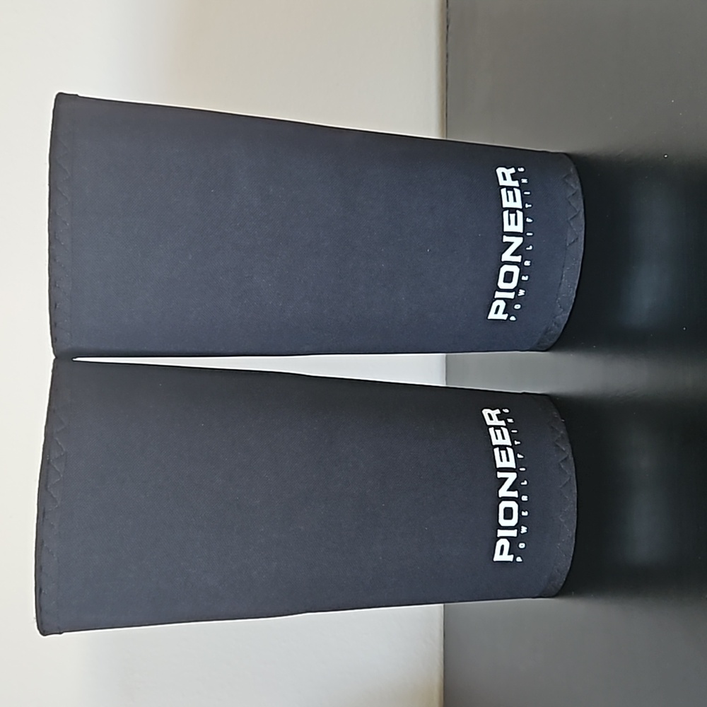 Pioneer knee sleeves